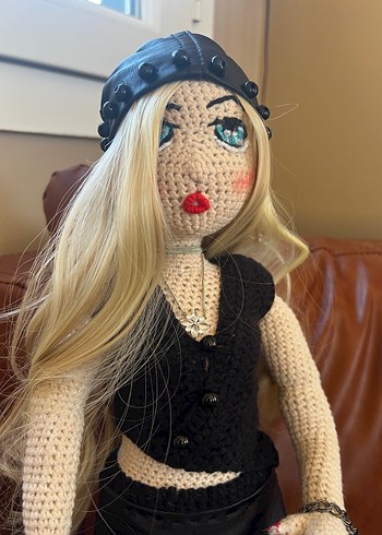 Siyah Deri Detaylı El Yapımı Bebek - Görsel 7