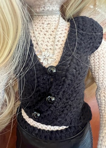 Siyah Deri Detaylı El Yapımı Bebek - Görsel 4