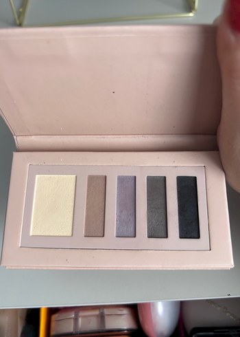 Maybelline Gigi Hadid Göz Farı Paleti - Görsel 2