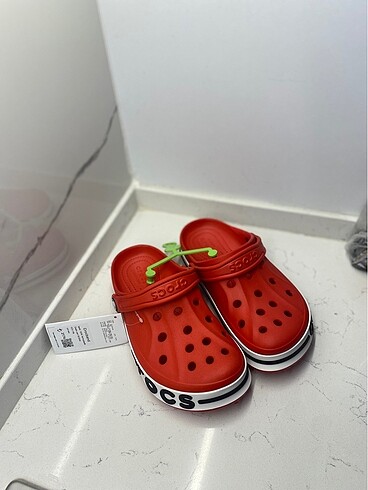 38 Beden kırmızı Renk Crocs terlik