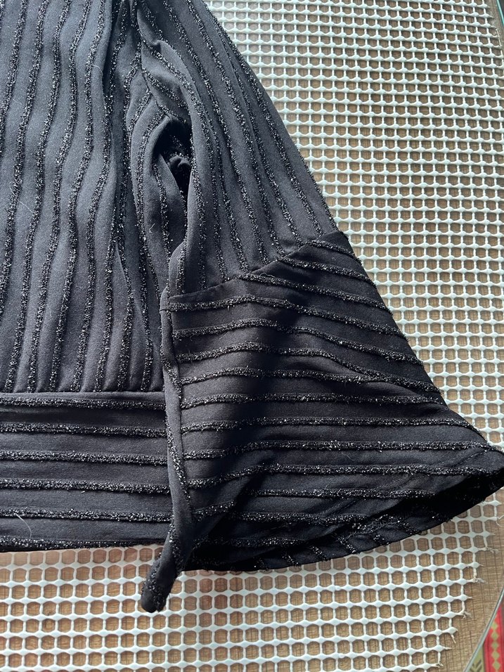 Uzun Kollu Siyah Piliseli Bluz - Görsel 4