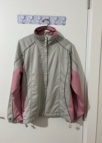 Gri ve Pembe Spor Kadın Mont - Görsel 2