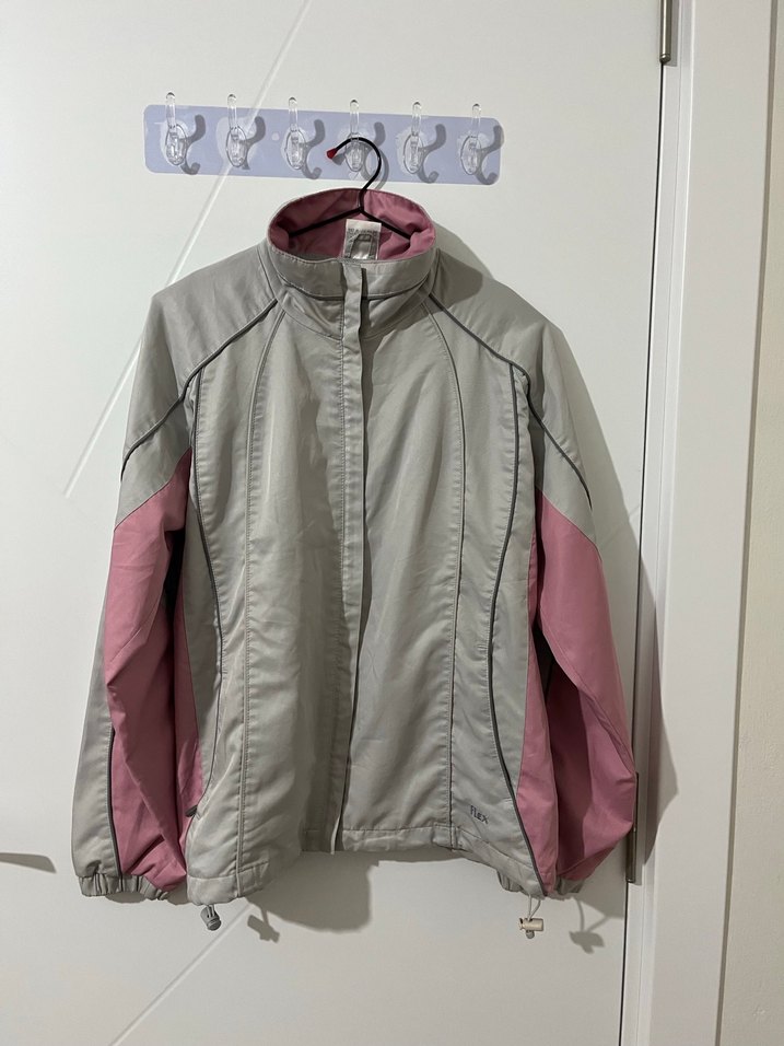 Gri ve Pembe Spor Kadın Mont - Görsel 2