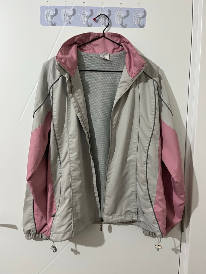 Gri ve Pembe Spor Kadın Mont - Görsel 3