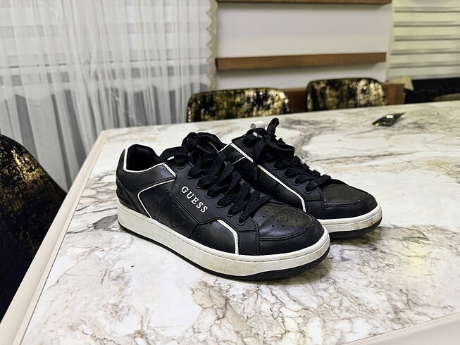 GUESS SNEAKER