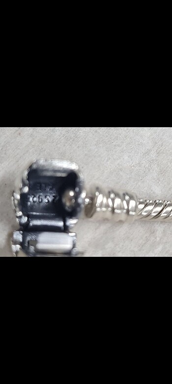 Pandora Pandora