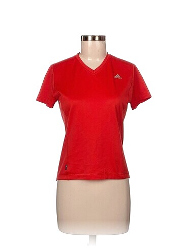 Adidas T-shirt %70 İndirimli.