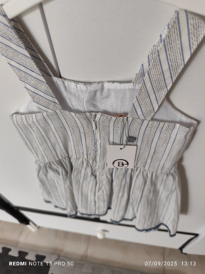 Kız Çocuk Keten Gri Kolsuz V Yaka Elbise - Görsel 2