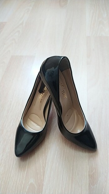 Siyah kadın stiletto 