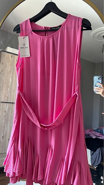 Pembe elbise