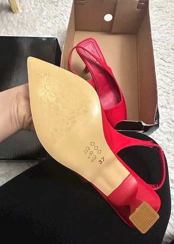 Kırmızı Tokalı Stiletto Kadın Ayakkabı - Görsel 2