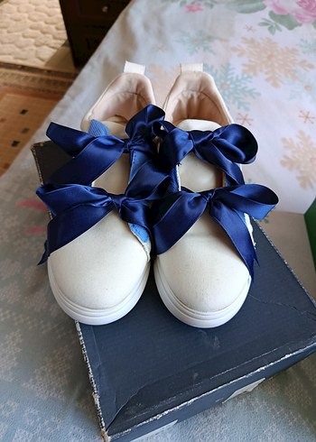 Fiyonklu Beyaz Kadın Sneakers - Görsel 3