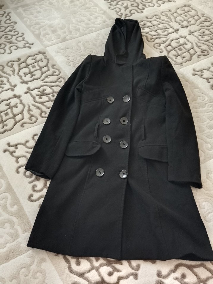 Kapüşonlu Siyah Düğmeli Kaban - Görsel 3