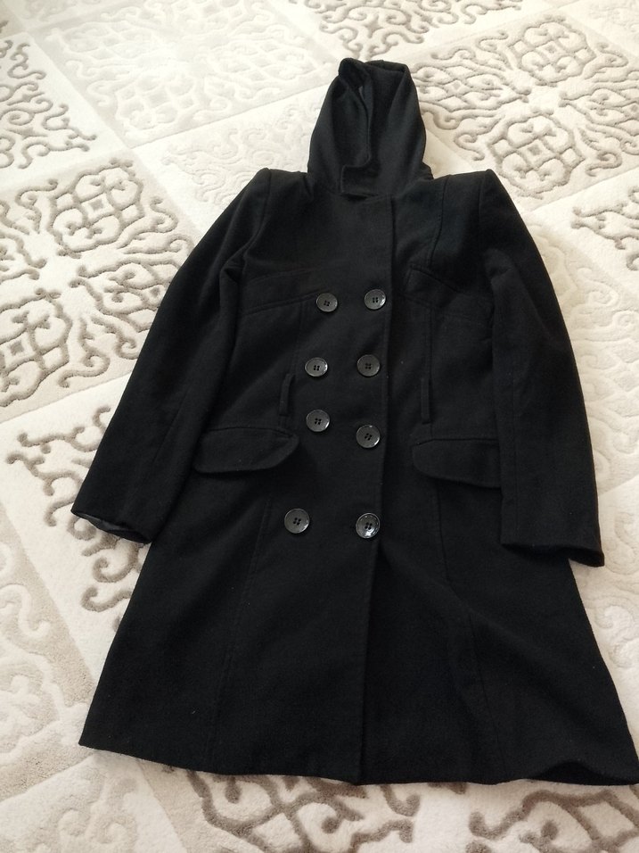 Kapüşonlu Siyah Düğmeli Kaban - Görsel 2