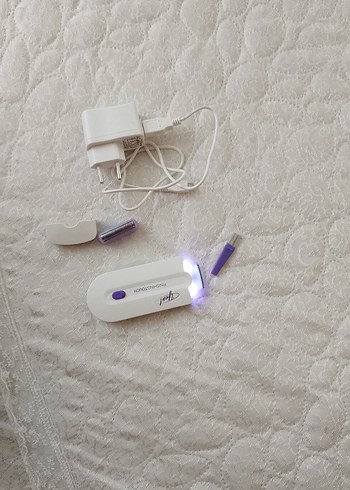 Beyaz Işıklı Epilatör ve Şarj Kablosu - Görsel 2