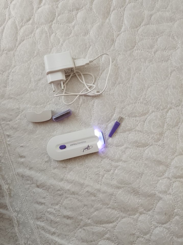 Beyaz Işıklı Epilatör ve Şarj Kablosu - Görsel 3