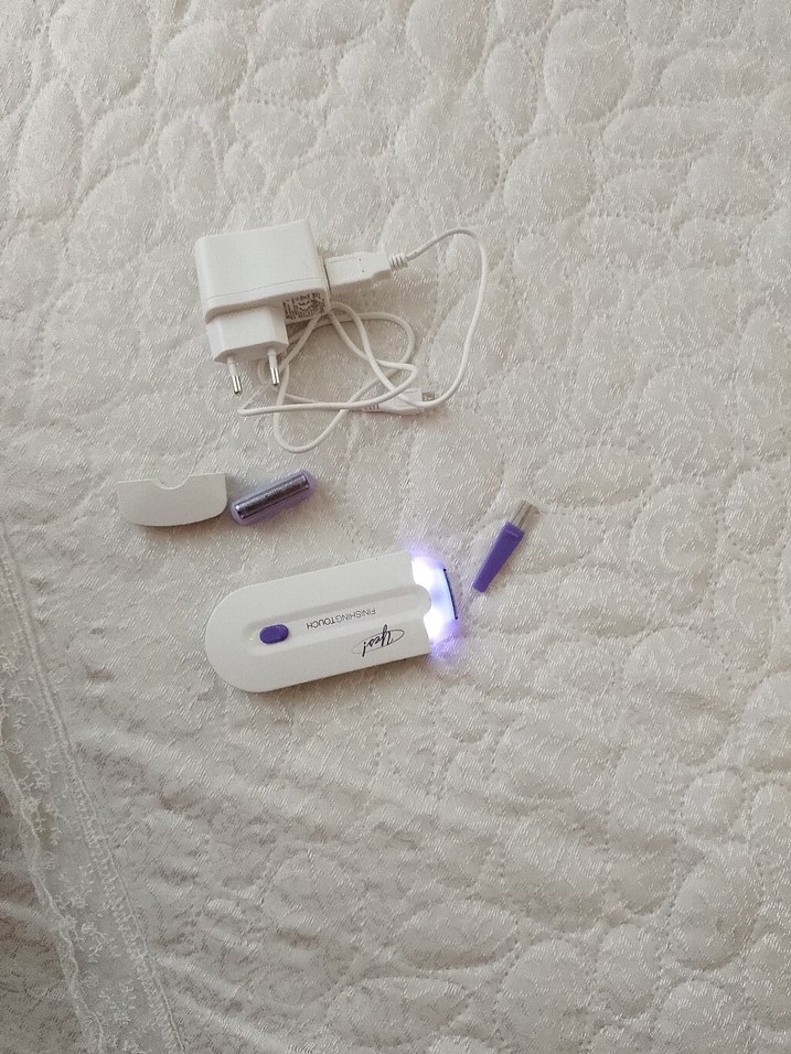 Beyaz Işıklı Epilatör ve Şarj Kablosu - Görsel 2