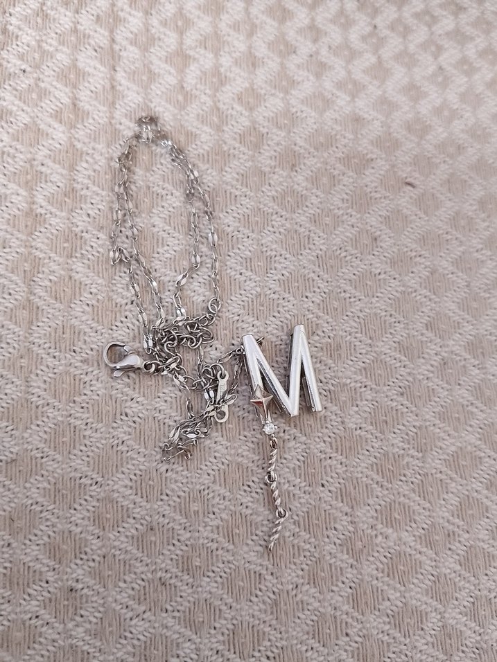 Bej ve Gri Minimalist çelik kolye - Görsel 3