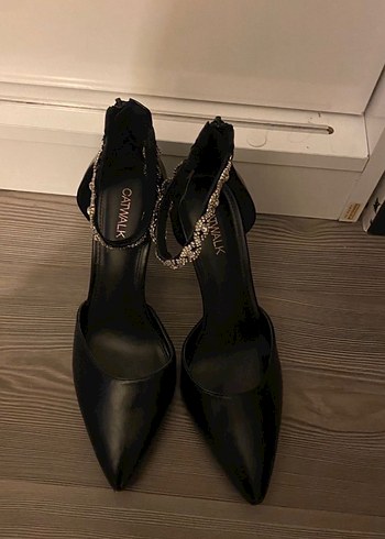 40 Beden Taş Detaylı Siyah Stiletto