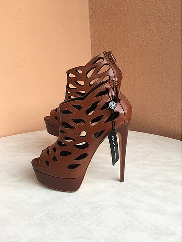 38 Beden Brian Atwood stiletto