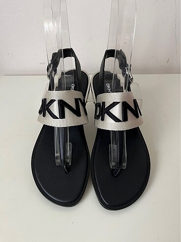 DKNY sandalet