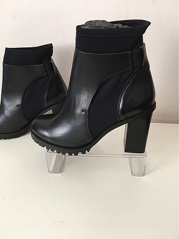 Kenneth Cole rahat bot