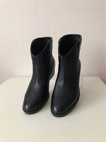 Kenneth Cole Kenneth Cole western bot