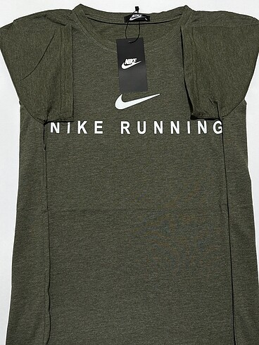 Nike Tişört olan bedenler açıklamada