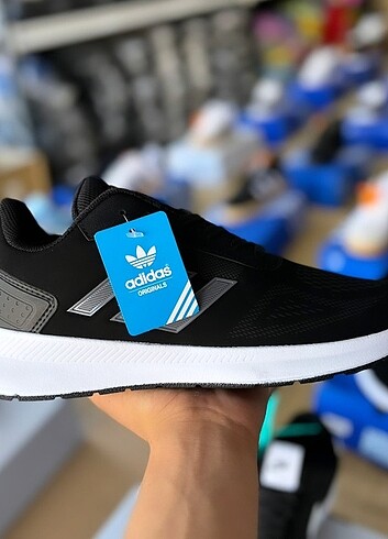 Adidas Su Geçirmez Spor Ayakkabı 