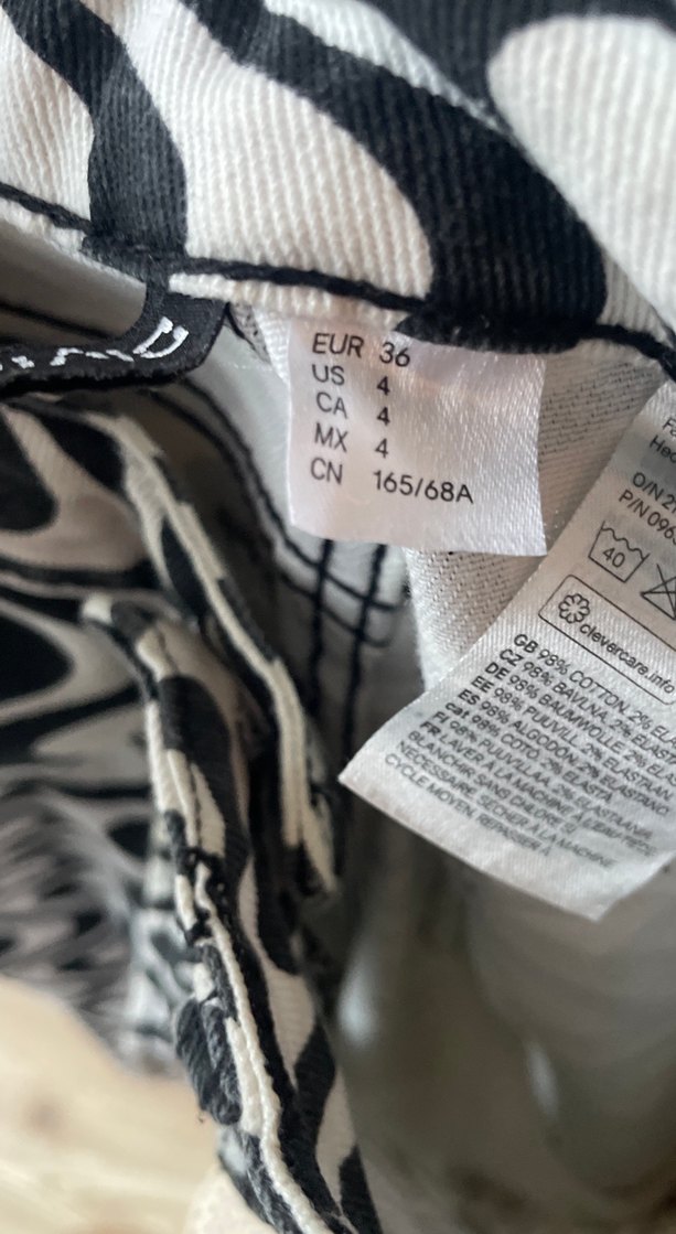 Kadın Gri Zebra Desenli Piliseli Kumaş Pantolon - Görsel 2