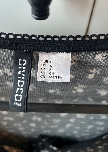 V Yaka Düğmeli Uzun Kollu Siyah Elbise - Görsel 3