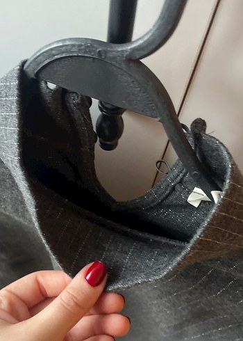 Düğmeli Gri Yarım Kollu Crop Top - Görsel 2