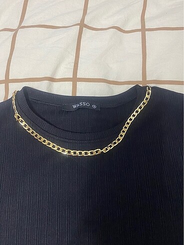 Zincir kolyeli crop
