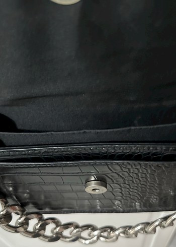 Bershka siyah zincir detaylı çanta. - Görsel 4