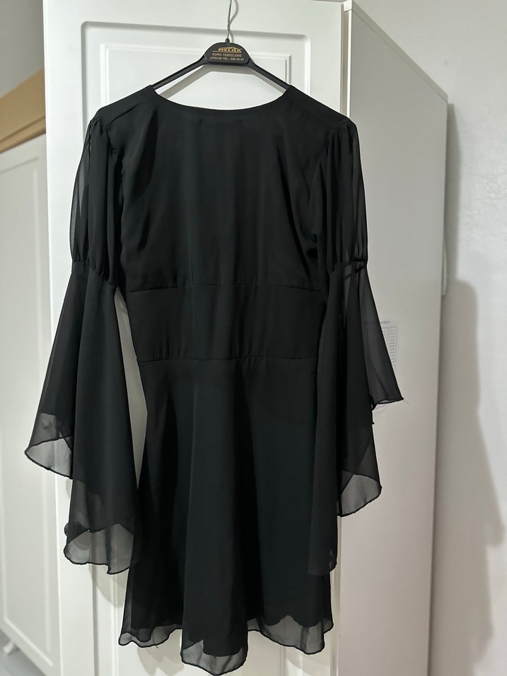 Tül kollu düğme görünümlü gotik elbise - Görsel 3