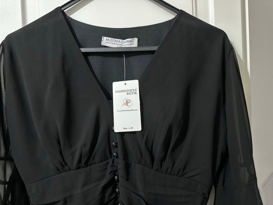 Tül kollu düğme görünümlü gotik elbise - Görsel 2