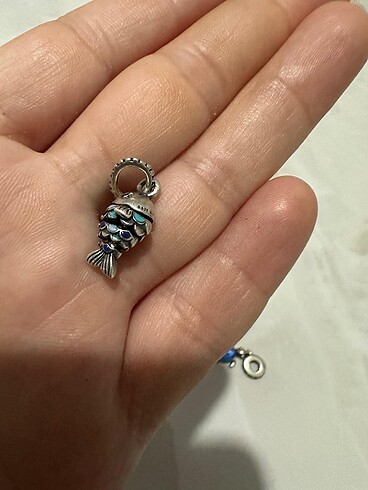 Sallantılı balık charm