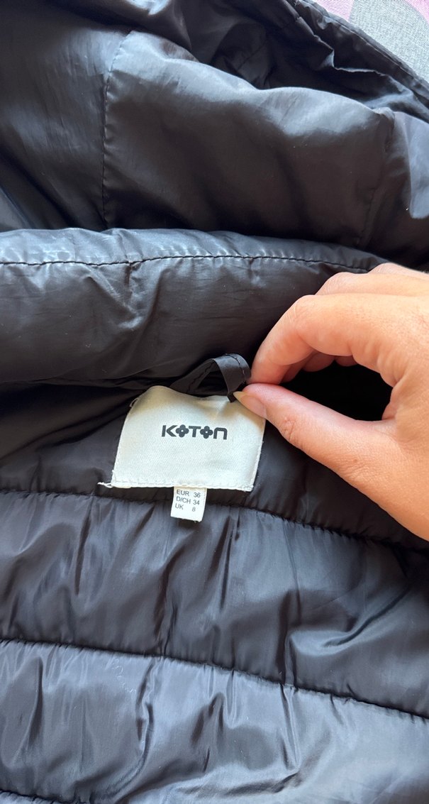 Siyah Fermuarlı Kapüşonlu Kışlık Mont - Görsel 2