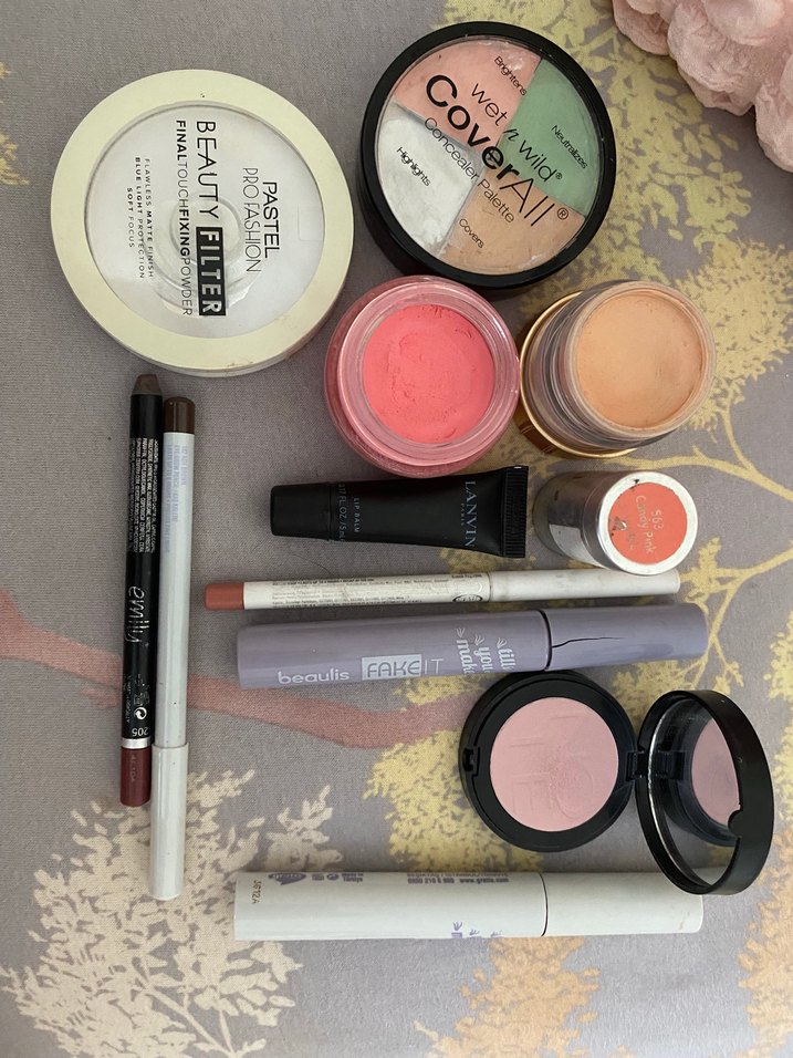 Çeşitli Makyaj Ürünleri Seti - Görsel 2