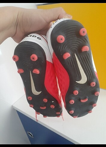 tek ebat Beden kırmızı Renk Nike tiempo krampon 36 no