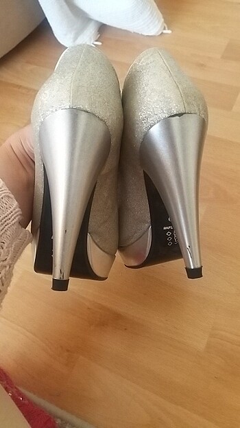 39 Beden Gümüş Simli Stiletto