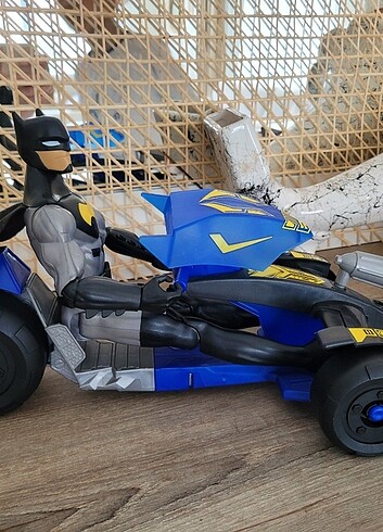 Batman ve arabası oyuncağı 