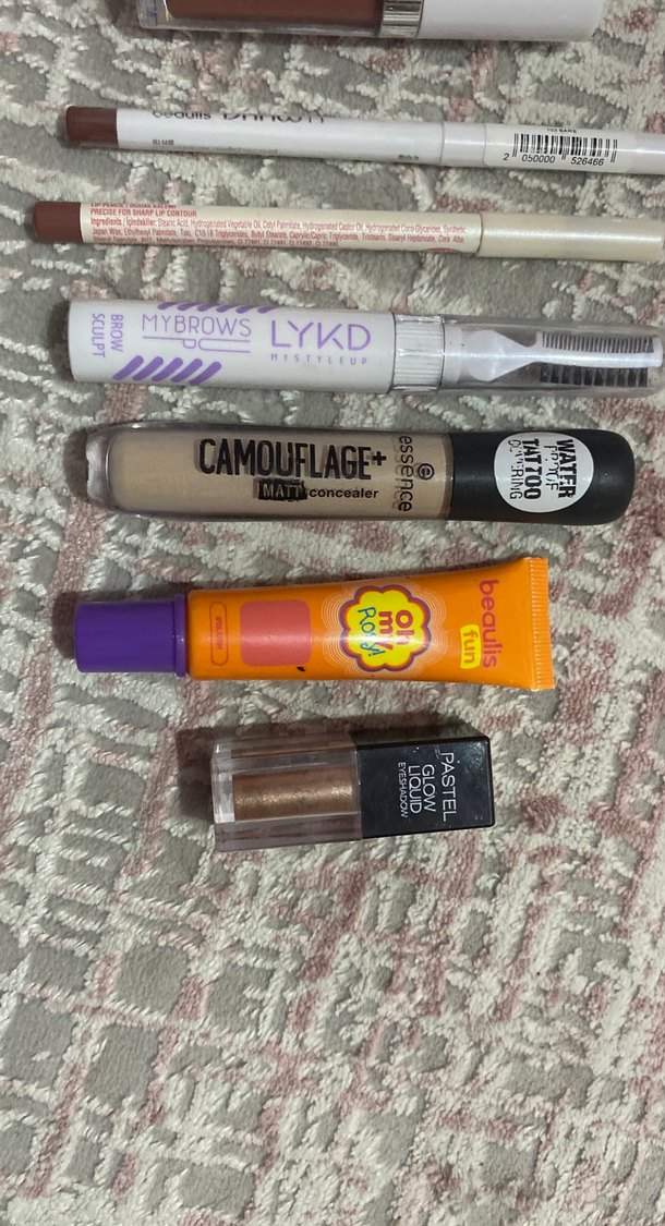 Bej Tonlarında Makyaj Ürünleri Seti - Görsel 2