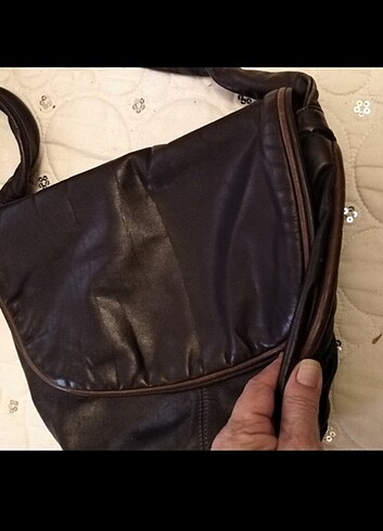  Beden siyah Renk Deri askılı çanta 