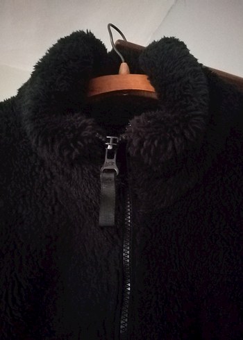 l Beden siyah Renk SATILDI. Pull and Bear peluş mont