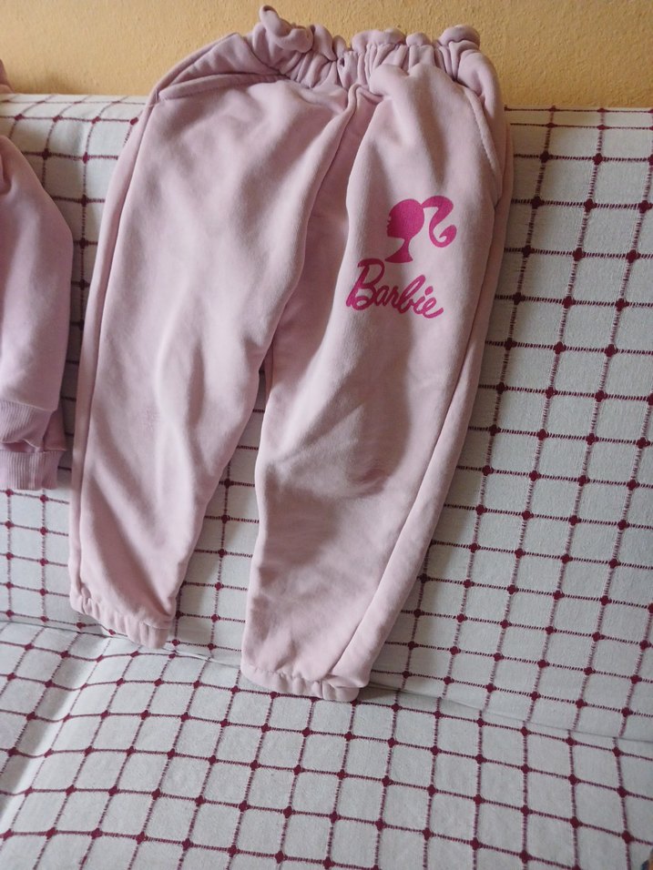 Barbie Pembe Kapüşonlu Kız Eşofman Takımı - Görsel 3