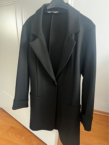 Çok şık bir blazer ceket hem spor hem şık kombinlerde kullanılab