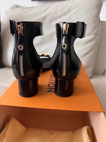 Louis Vuitton Louis Vuitton Siyah Rugan Ayakkabı