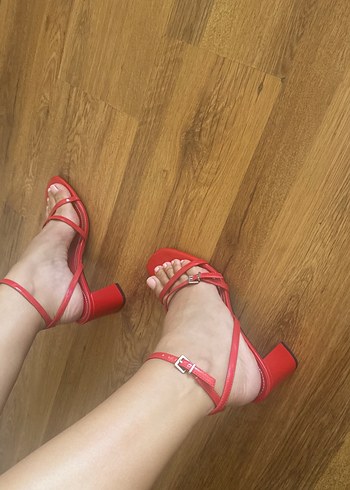 Bershka Kırmızı Topuklu Kadın Sandalet