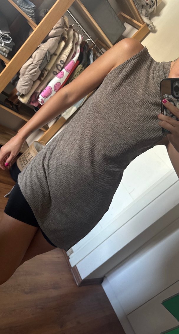 Gri Yüksek Yakalı Kolsuz Triko Elbise - Görsel 2